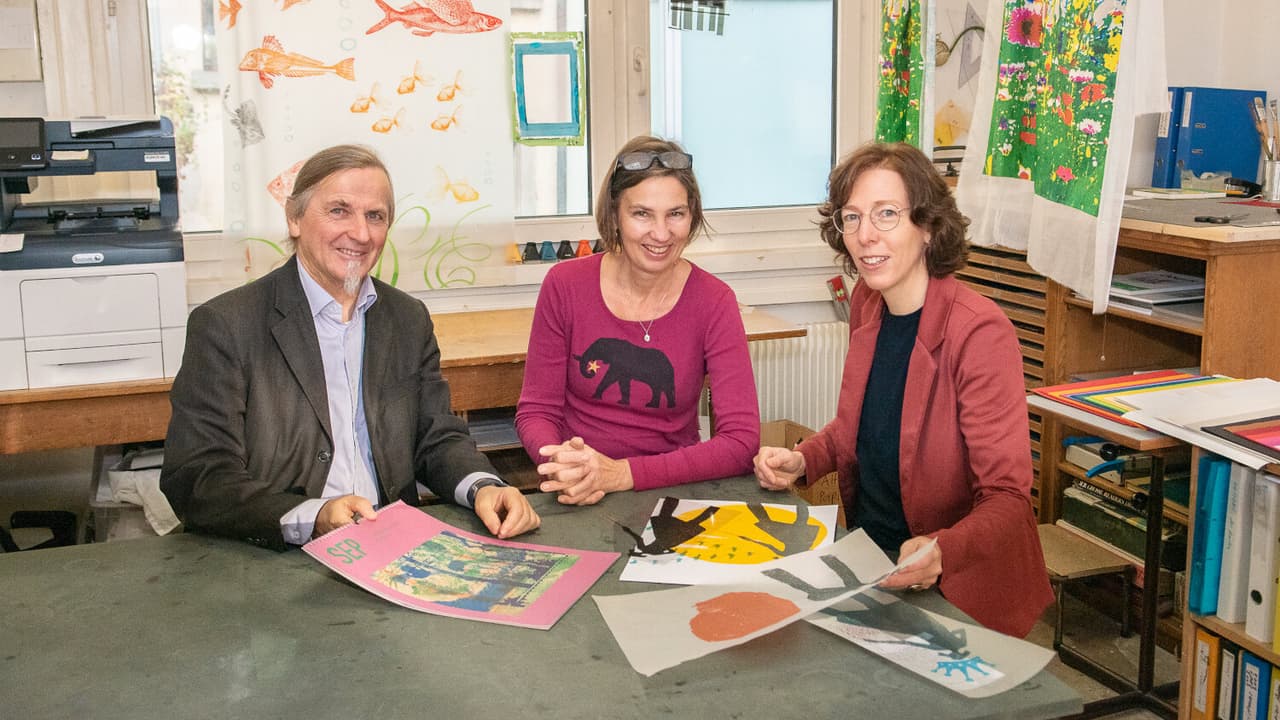 Die Sujets für den Kalender entstanden im gemeinsamen Ringen, erzählen Winfried Bader, Barbara Bucher und Veronika Bachmann (von links).