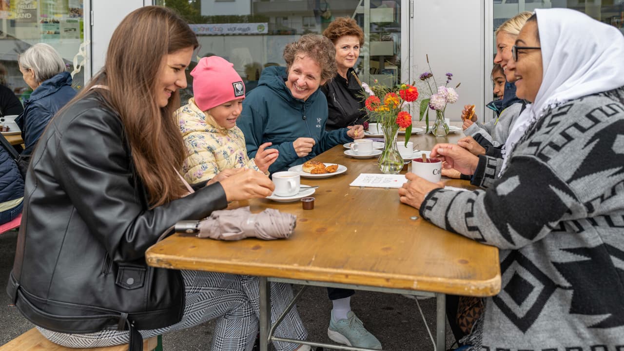 Zusammen essen, spielen, lachen und weinen: das Café lokal-gobal in Adligenswil.